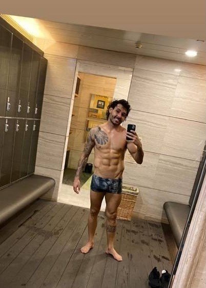 里卡多·高拉特■国足最强10号?29岁高拉特晒自拍小肚腩已消失,8块腹肌+纹身惹眼