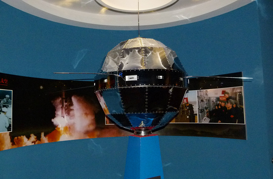 「东方红一号」设计寿命仅20天,东方红一号为何飞了50年还没掉下来?