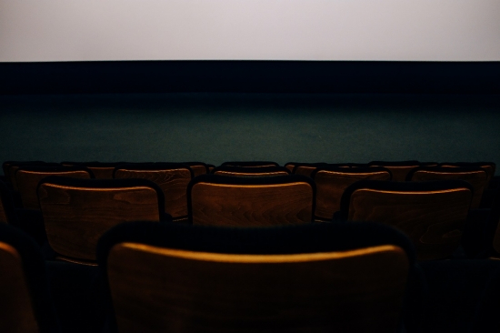 电影|电影院复工第一天的尴尬，家庭影院真的替代了电影院吗？