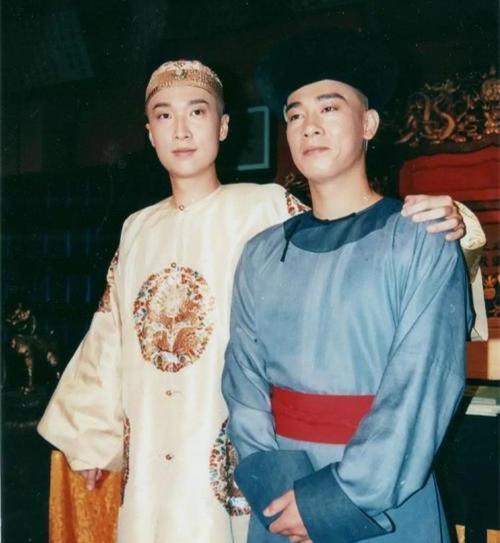 新鹿鼎记|金庸剧最难演的男主角：陈小春幸亏有了他，才演出1+1大于2的效果