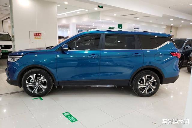 SUV|现款7.88万起,长安推大7座pro版SUV,车漆黑得发亮