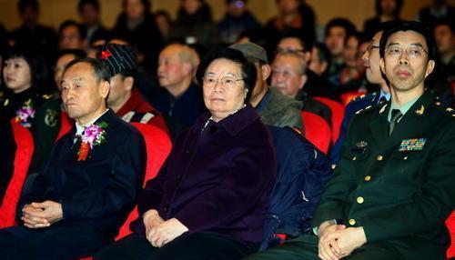 『聂荣臻』中国军衔最高的家庭，此人是第一位女中将，丈夫上将，父亲不一般