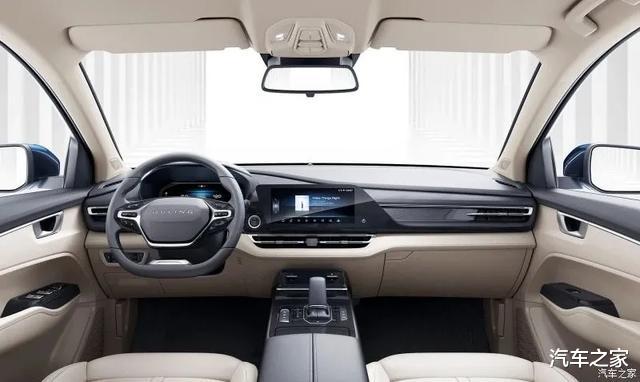 五菱■轴距2米8+涡轮增压，6座+双大屏，这台五菱新车本季度上市