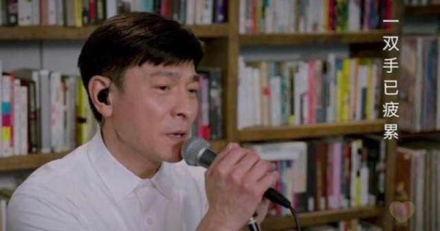 #演唱会#曾经因为嗓子问题终止演唱会，如今再度现身，为公益献唱