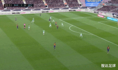 巴塞罗那|巴萨1.2亿巨星堕落！浪费3次必进球+踢丢点球，梅西面无表情