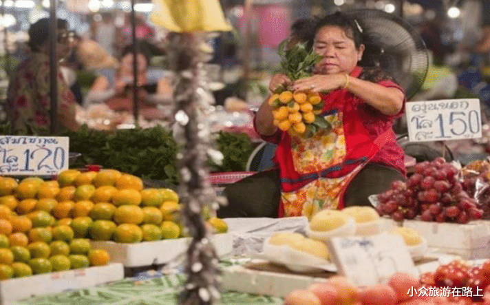 越南|越南水果摊贴出中文标语， 看清文字内容后，中国游客：不会再吃了