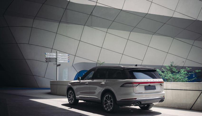 SUV|豪华SUV“静音王”，顶级引擎+5层隔音，仅6秒破百，喝92号粗粮！