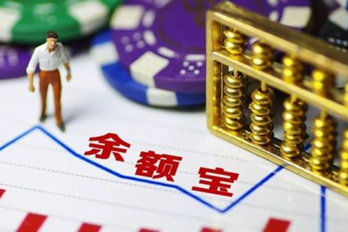 @什么年代了，还有人到银行“定期存款”？实情让人深思