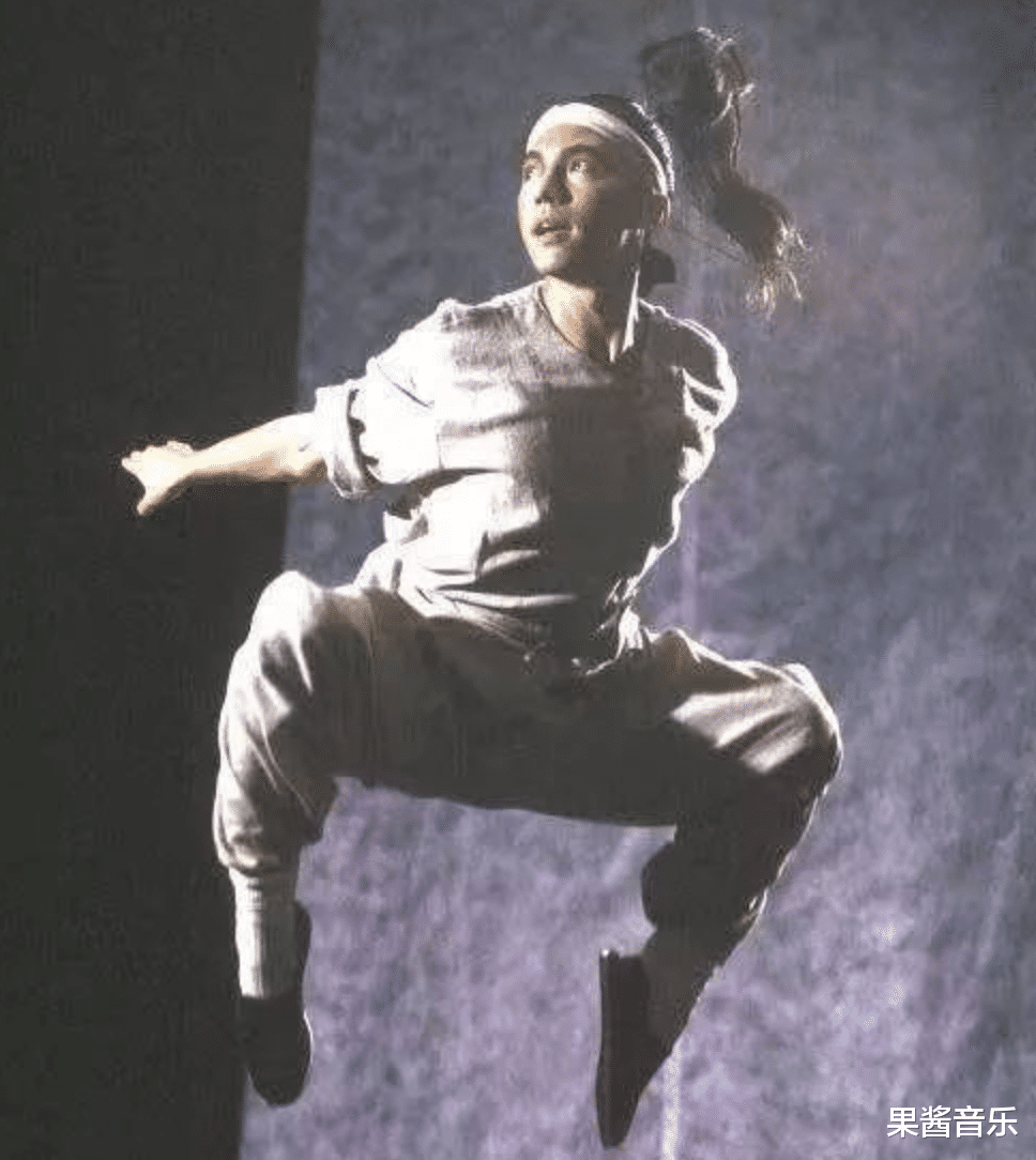 #尊龙#68岁「中国第一美男」:无父无母无名无姓,引王祖贤痴迷却一生孤独