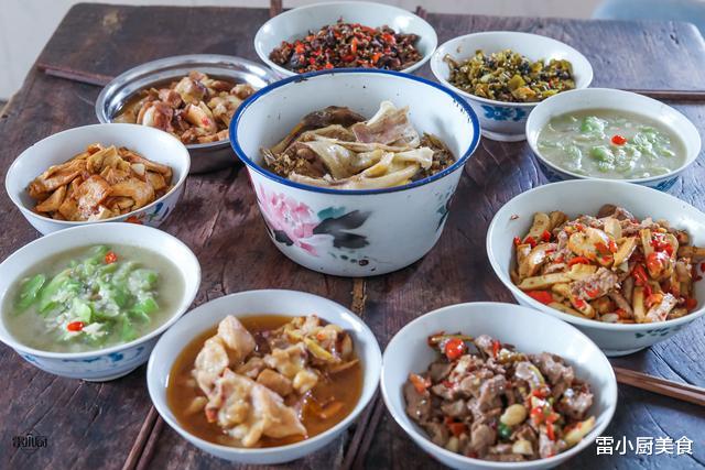 豆豉|舅舅一家来做客,妈妈做了8个农家菜招待,网友:真富有