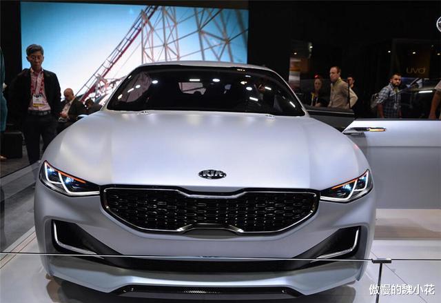 「比亚迪汉」又一款中级“搅局者”亮相，激光大灯+对开门，颜值怒甩凯美瑞N条街！