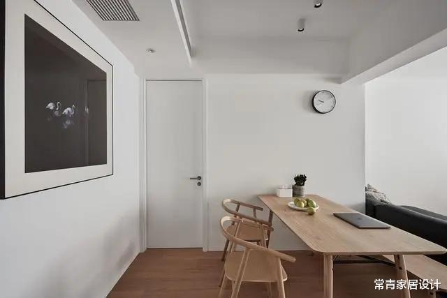 「」我家92㎡两居室，搞极简装修花了40万，亲戚笑话我被坑还傻乐