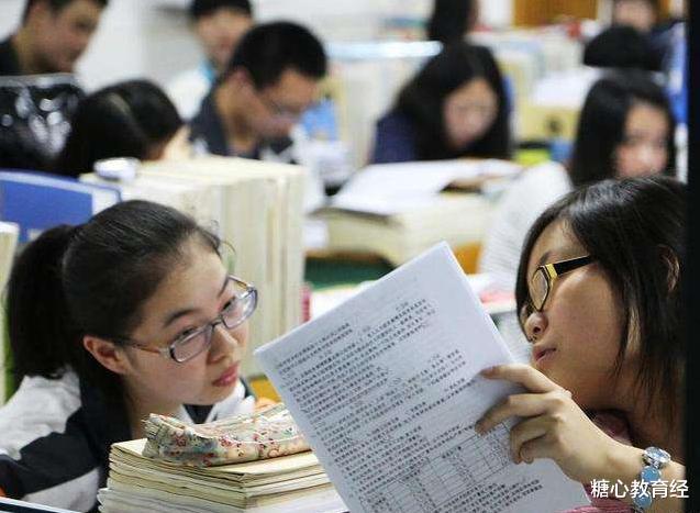 大学|考生顺利考上二本大学，看到学费清单，父母左右为难