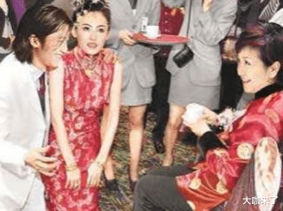 「谢霆锋」还记得张柏芝昔日大婚的场景吗?与谢霆锋满眼都是爱,幸福到大哭!