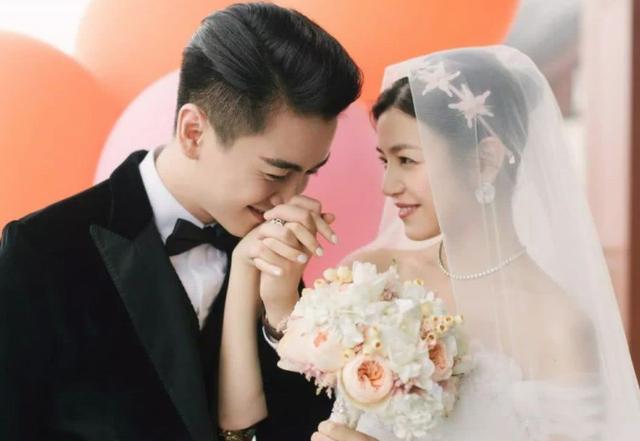 「陈晓」陈妍希和陈晓的结婚照火到海外!成为电影海报,网友:太甜了