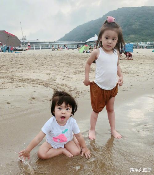 贾静雯|贾静雯女儿近照曝光，姐姐颜值胜妹妹太多，能出名全靠黑社会干爹