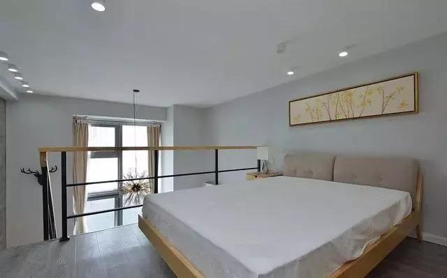 『』35平loft小公寓木地板上墙，烟花般灿烂的吊灯吸引目光！