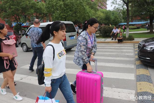 宿舍|大一新生开学，这4样东西要提前准备好，别等到了宿舍才后悔