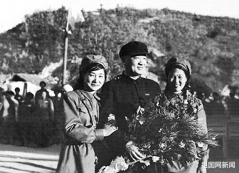 |抗美援朝姐妹花 父女相会在战场——一张具有特殊意义的历史照片