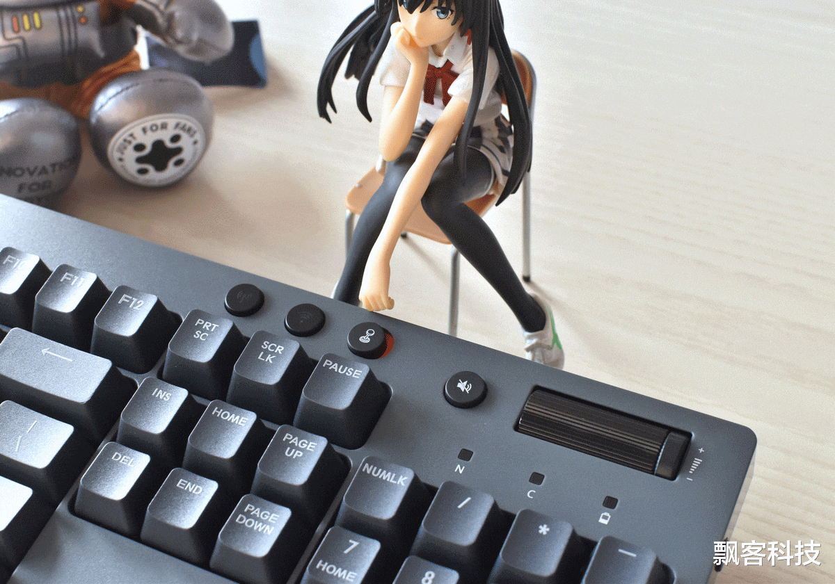 |TTC青轴爽快清脆的特性，TT曜越G521机械键盘三模无线互联体验