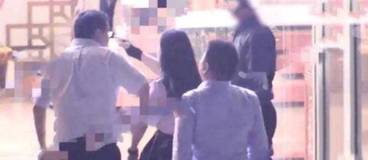 邹市明：邹市明面临巨额赔偿，冉莹颖陪酒到深夜。网友们感叹生活不易啊