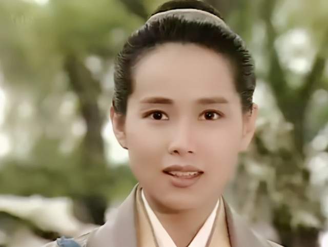 叶童|57岁叶童罕露面，再扮许仙容貌衰老认不出，嫁富商32年至今无后