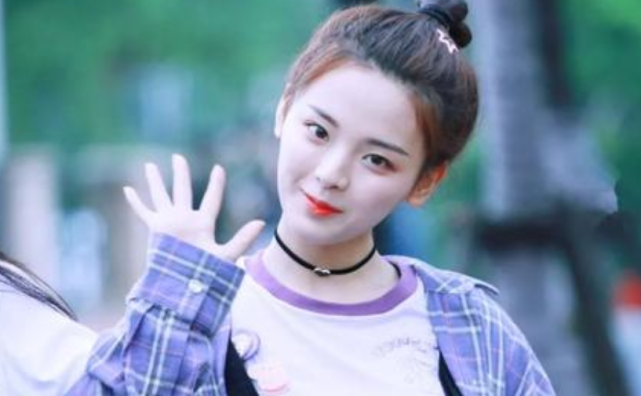 【杨超越】因原名太过高调而被迫改名，杨超越本名曝光，网友：不改也许更火