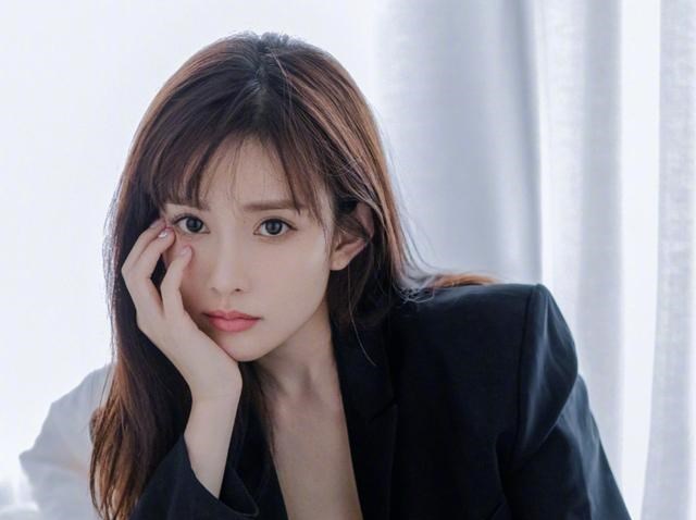 成毅|一年级毕业季的学生现状,成毅、虞书欣爆红,她却快被观众遗忘了