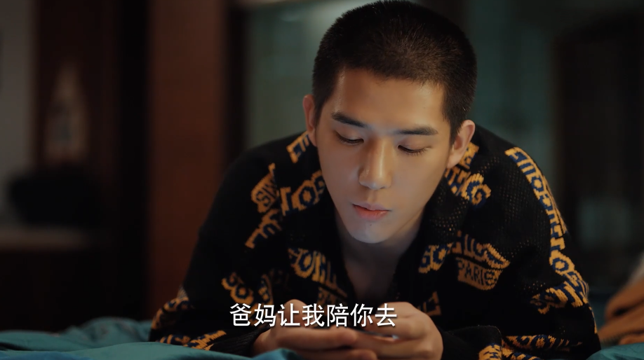 迪迪|刘昊然“亲弟弟”一夜爆上热搜：183cm八块腹肌，又奶又欲，还很会亲！