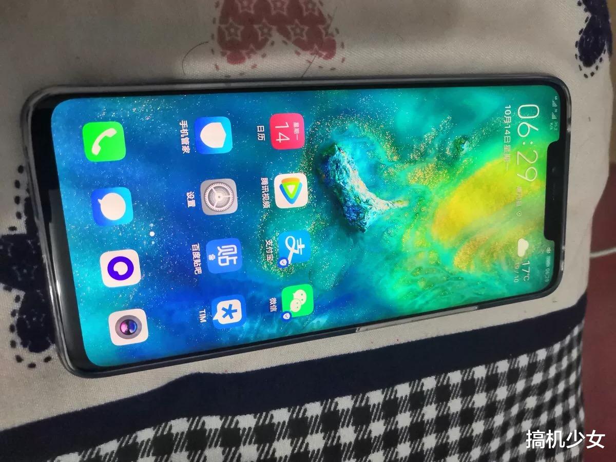 「iphone12」从5999跌至3199，2K曲面屏+徕卡三摄+无线充电，余承东彻底清仓