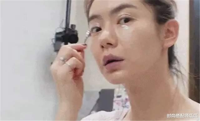 温碧霞|?“奶奶辈”温碧霞亮相，穿抹胸裙美得很高级，才明白会保养太重要