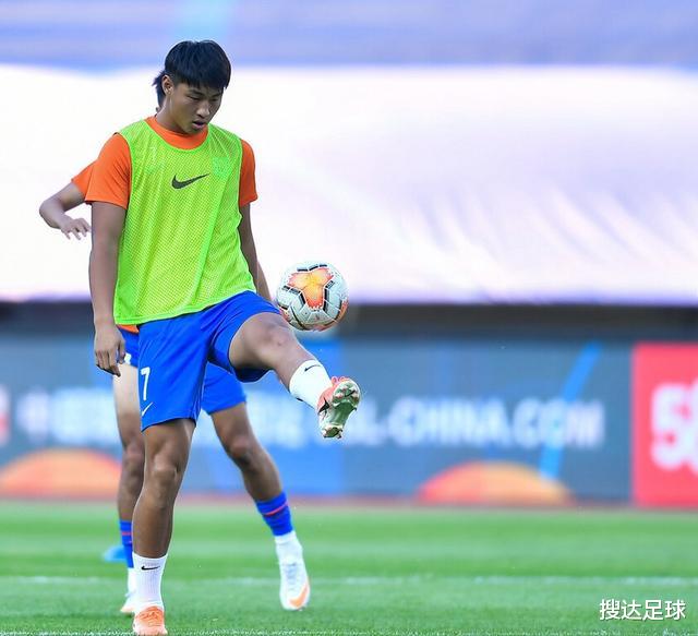 广州恒大|李霄鹏神了！21岁当红新星登场1分钟轰塌恒大，中国足球又1大惊喜