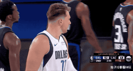 快船队|上篮三不沾防守被秒过 快船毒瘤被里弗斯进场狂喷 成独行侠获胜法宝