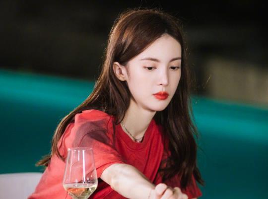 金晨|金晨约会第二任男嘉宾，紧张到语无伦次，男方却是综艺常客？