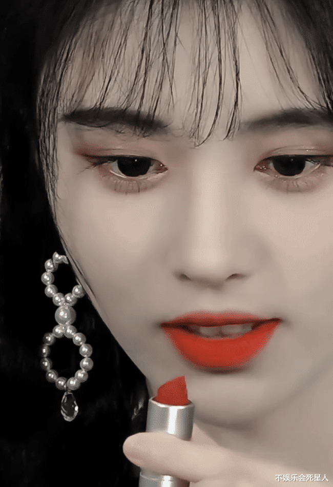 鞠婧祎|鞠婧祎做客直播间，被怼脸拍摄，这颜值确定是我认识的鞠婧祎？