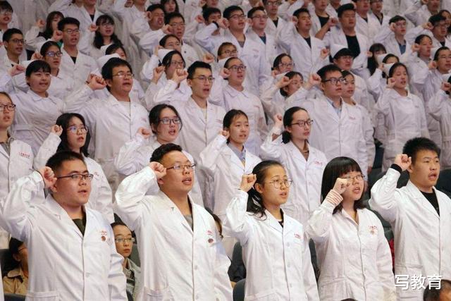 医学生|32岁硕士再读8年本硕医学生,毕业已届不惑之年,先前不理解如今是钦佩