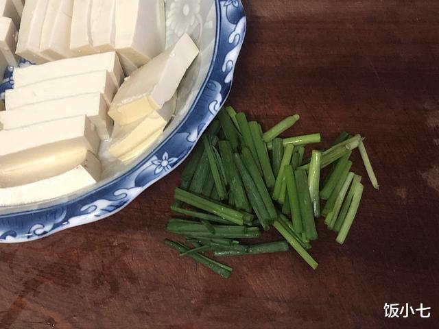 [豆腐]立夏后，少吃大鱼大肉多吃它，2块钱吃一顿，比肉香，富含蛋白质