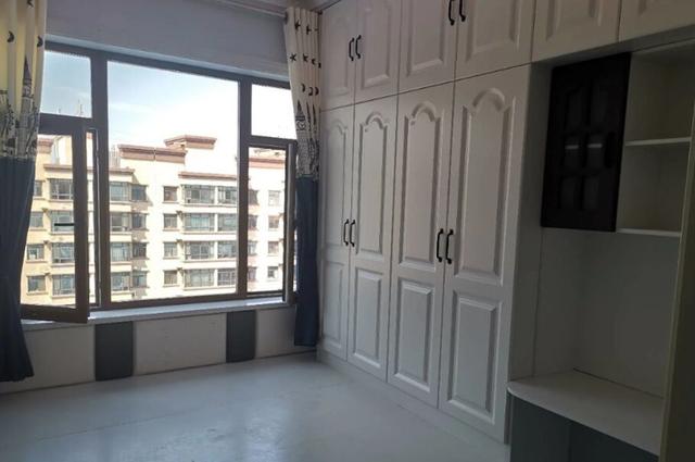 设计师：装修时设计师非要装波导线说高级，装完结果成这样，哪里好看了？