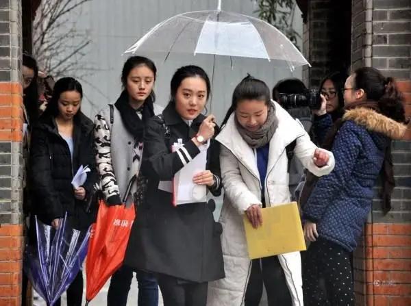 「艺考生」今年1071万高考生形势逼人！艺术高考仍是报考本科大学较好途径！