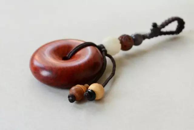 小叶紫檀▲玩不起十几万的红木家具?教你不花钱玩小叶紫檀!