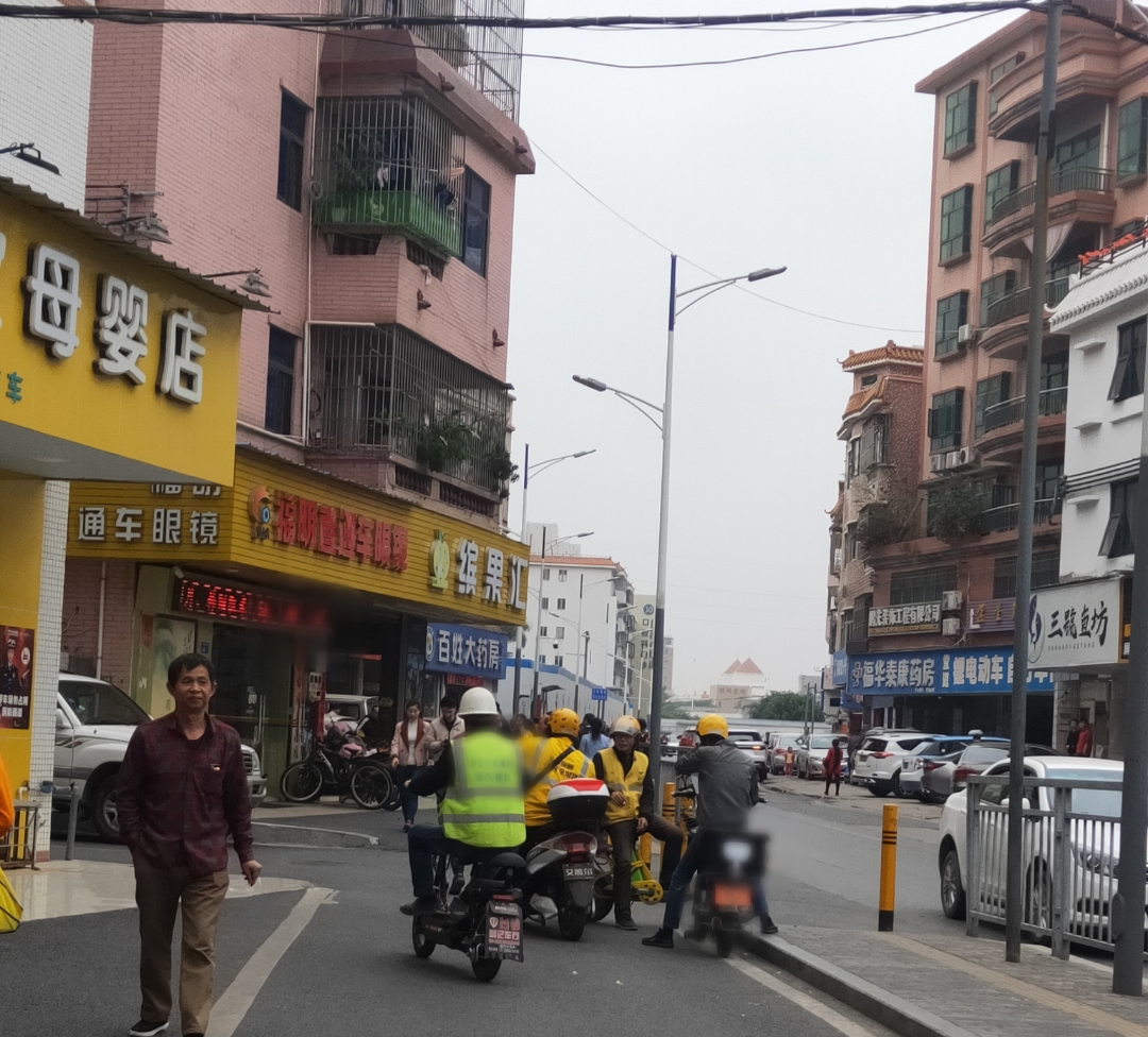 实拍深圳丹坑村，房子越来越空了，房东：年前一律不予办理退房