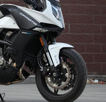 春风650|国产最牛拉力摩托，双缸水冷电喷45kW，可调悬架+ABS，配原厂双箱