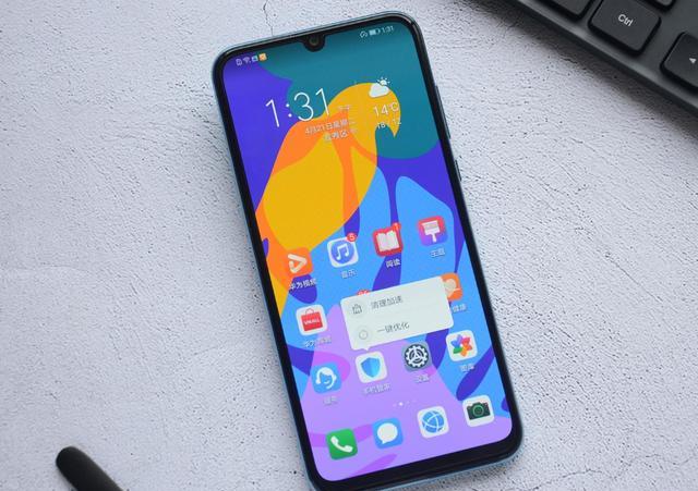 华为荣耀|内行人都会推荐的三款华为千元机，颜值高性能好，高配低价够良心