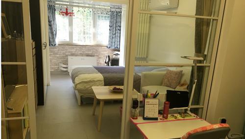 『』一家四口蜗居在40平的小房子里，我敢说没人比我家还小了吧！