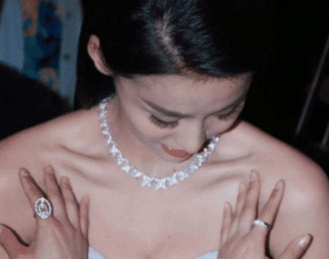 王思聪|曾自曝把安全裤送给导演，被王思聪撕成18线，如今混成这般模样！