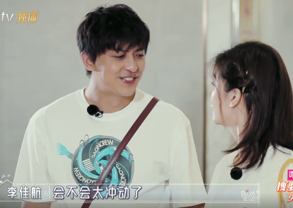 李佳航|李佳航丈母娘做眼袋手术，李晟大哭，弹幕里满是人性的丑陋！