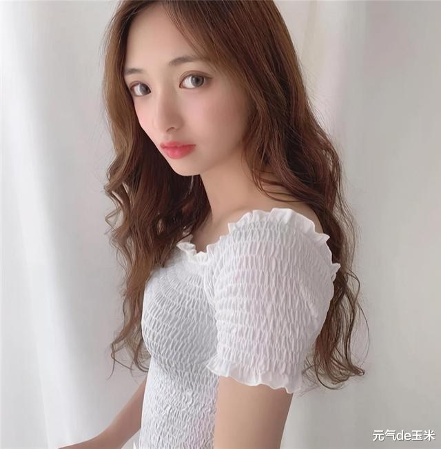 发型|奔五的女人快告别“大妈卷”吧！试试“减龄发”，更显气质还年轻