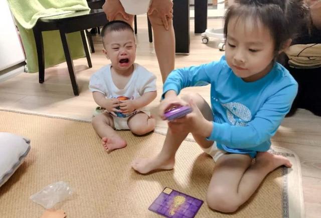 『杨超越』杨超越收入不菲，却坦言没义务抚养同母异父妹妹，网友：三观超正