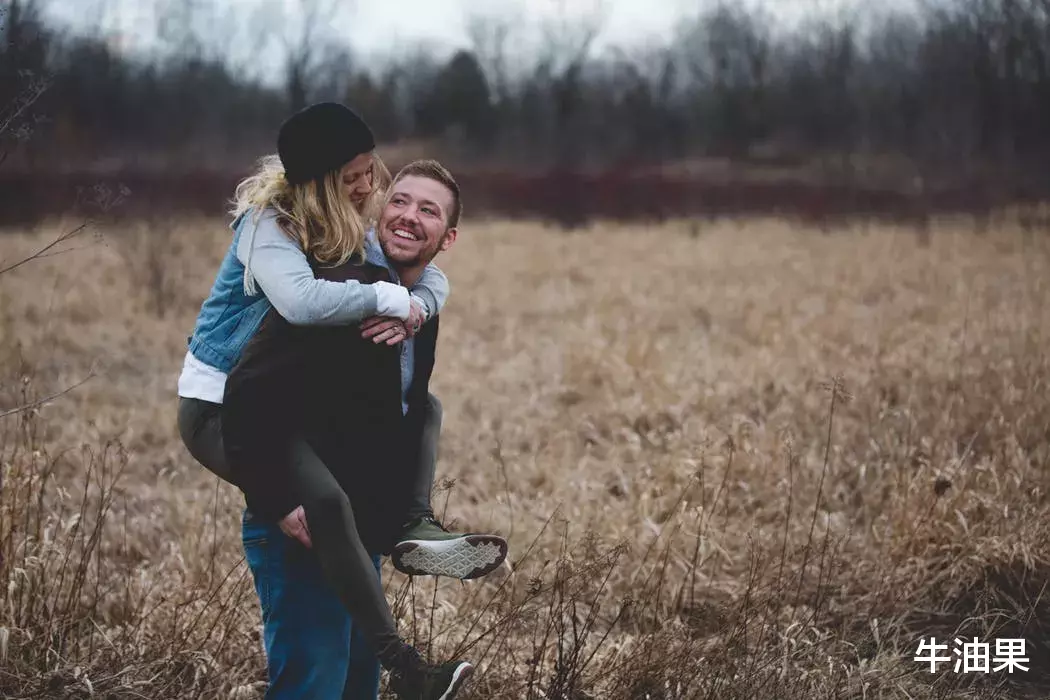郑爽：徐璐张铭恩宣布分手，比郑爽张恒更狗血，给恋爱中的朋友三条建议