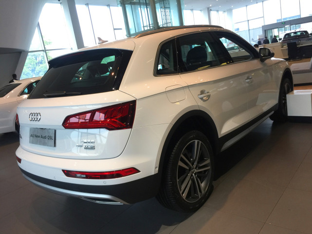 「奥迪Q5」售价早已跌至30万出头，奥迪Q5L销量暴涨，你还在乎它减配？